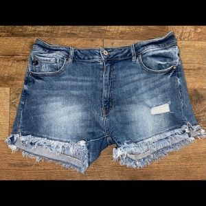 Women’s KanCan shorts size 32